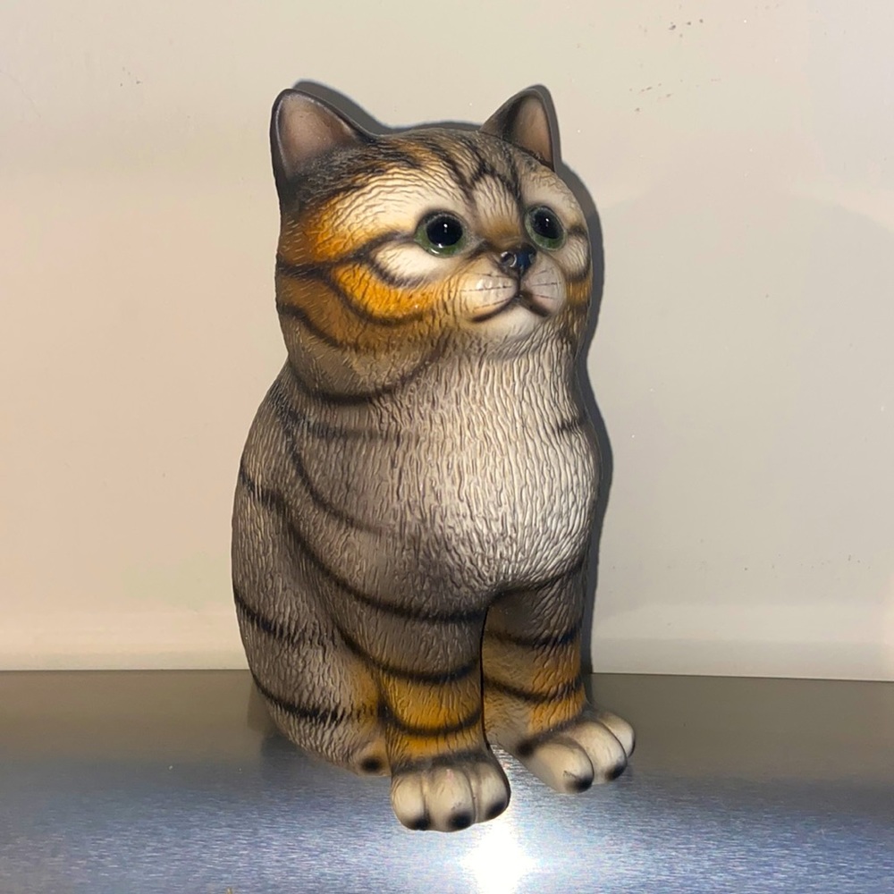 Harvey Knox kingdom China collection cat signed